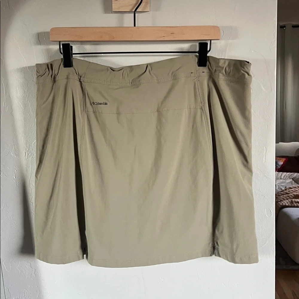 Columbia women’s tan Athletic Skort - Picture 4 of 4